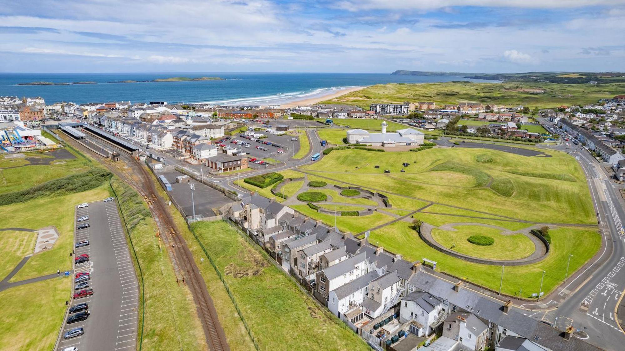 5 Dunluce Park - Portrush By The Sea Lejlighed Eksteriør billede